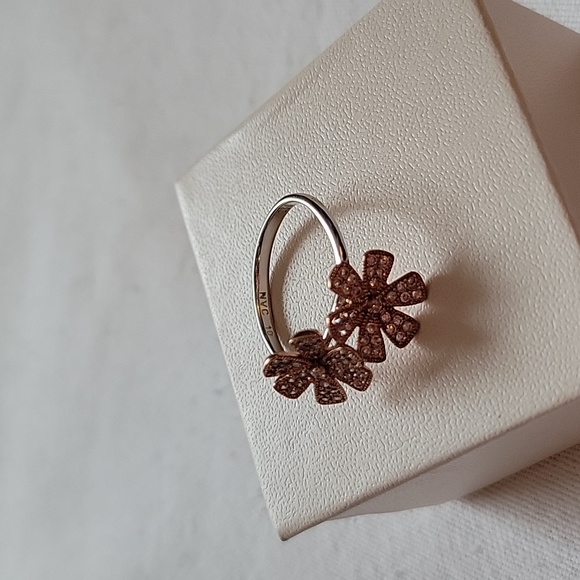 Flower ring with rhinestones and rose gold colour - Picture 2 of 3